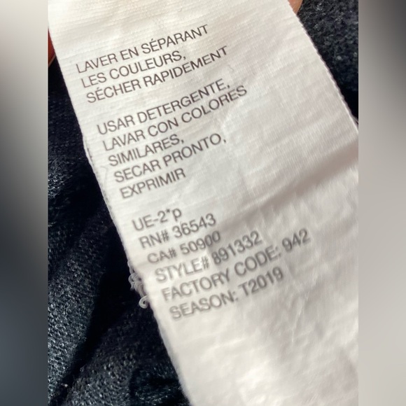 Izod Polo Shirt Men's Short Sleeve 100% Polyester Blue Striped. Not sure size. - Picture 7 of 7